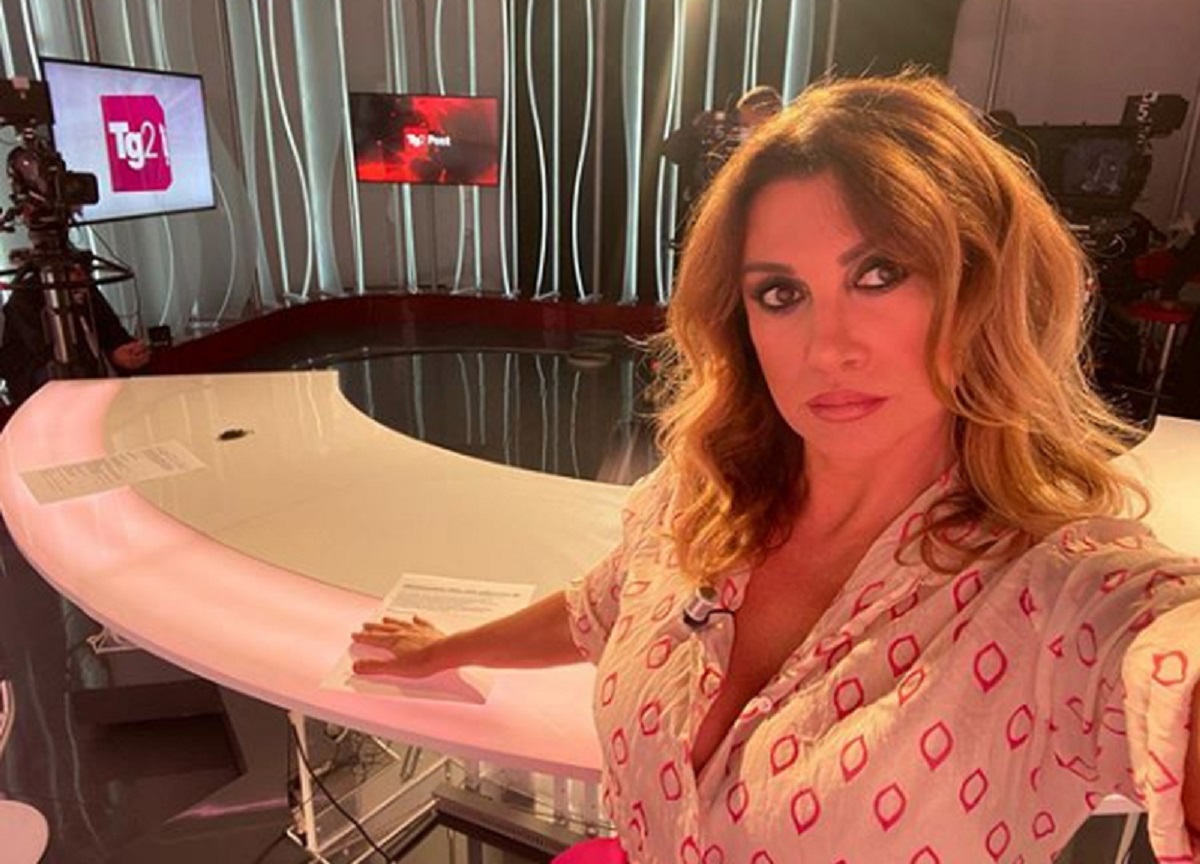 Manuela Moreno: “Mi chiedono foto dei piedi”. Poi la voce bomba su Agorà e Rai