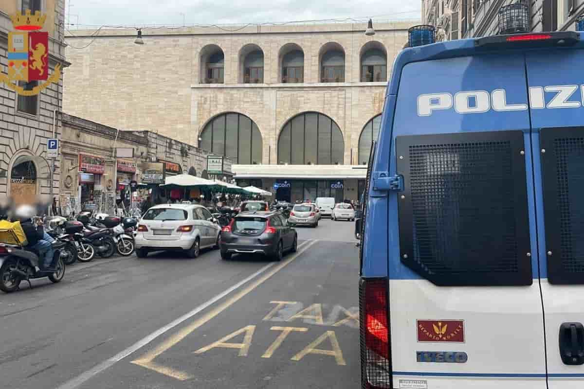 Roma, aggredito con una bottiglia rotta a Termini: ferito un 35enne egiziano Roma, aggredito con una bottiglia rotta a Termini: ferito un 35enne egiziano