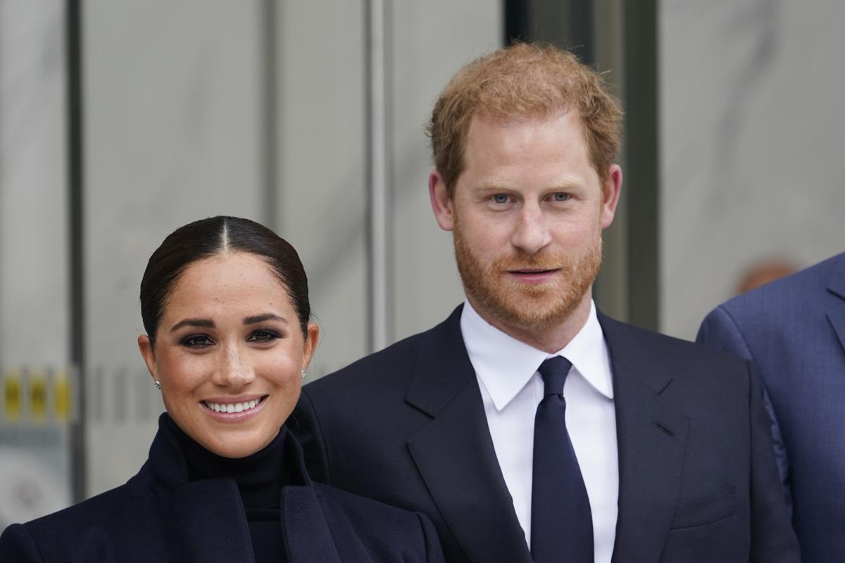 Meghan Markle, trekking con il Cartier di Diana mentre Carlo diventa re. Foto Meghan Markle, trekking con il Cartier di Diana mentre Carlo diventa re. Foto