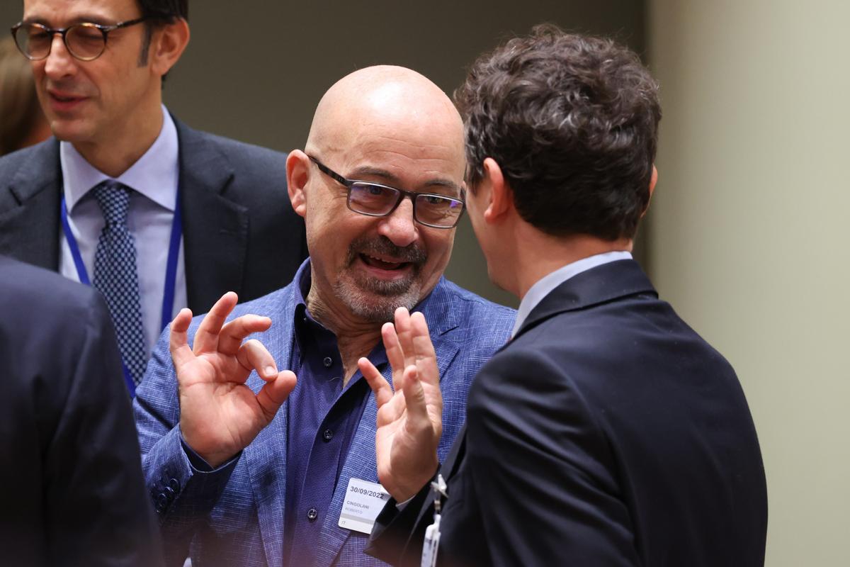 Leonardo, Cingolani si prende tutto: Ad e anche Dg. Pieni poteri dalla Meloni Leonardo, Cingolani si prende tutto: Ad e anche Dg. Pieni poteri dalla Meloni