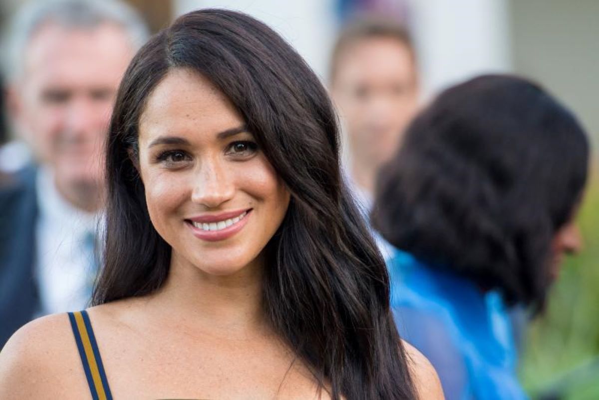 Meghan Markle, trekking con il Cartier di Diana mentre Carlo diventa re. Foto Meghan Markle, trekking con il Cartier di Diana mentre Carlo diventa re. Foto