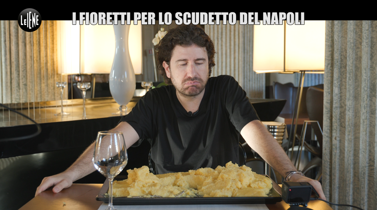 Raffaella Fico, costumino succinto: Napoli, è uno scudetto bollente! Foto Raffaella Fico, costumino succinto: Napoli, è uno scudetto bollente! Foto