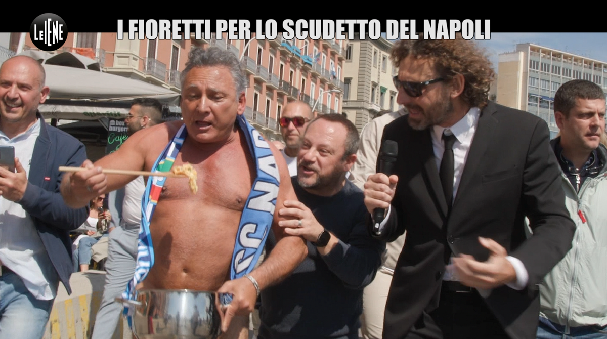 Raffaella Fico, costumino succinto: Napoli, è uno scudetto bollente! Foto Raffaella Fico, costumino succinto: Napoli, è uno scudetto bollente! Foto