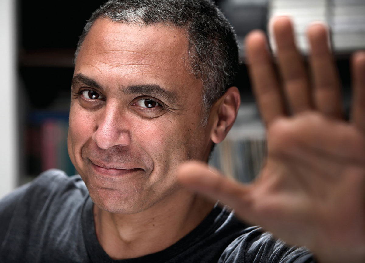 “Qui lo dico e qui lo negro”: Salvatore Marino show: “Non sono abbronzato”