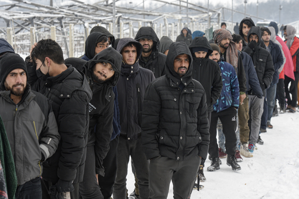 Migranti, 10mila euro per un viaggio: traffico su rotta balcanica, 29 arresti Migranti, 10mila euro per un viaggio: traffico su rotta balcanica, 29 arresti