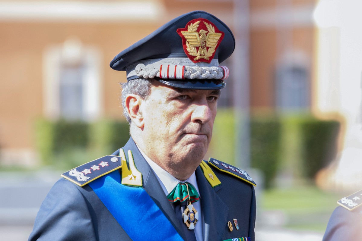 Gdf, a De Gennaro il comando temporaneo. Governo in stallo sulle nomine Gdf, a De Gennaro il comando temporaneo. Governo in stallo sulle nomine