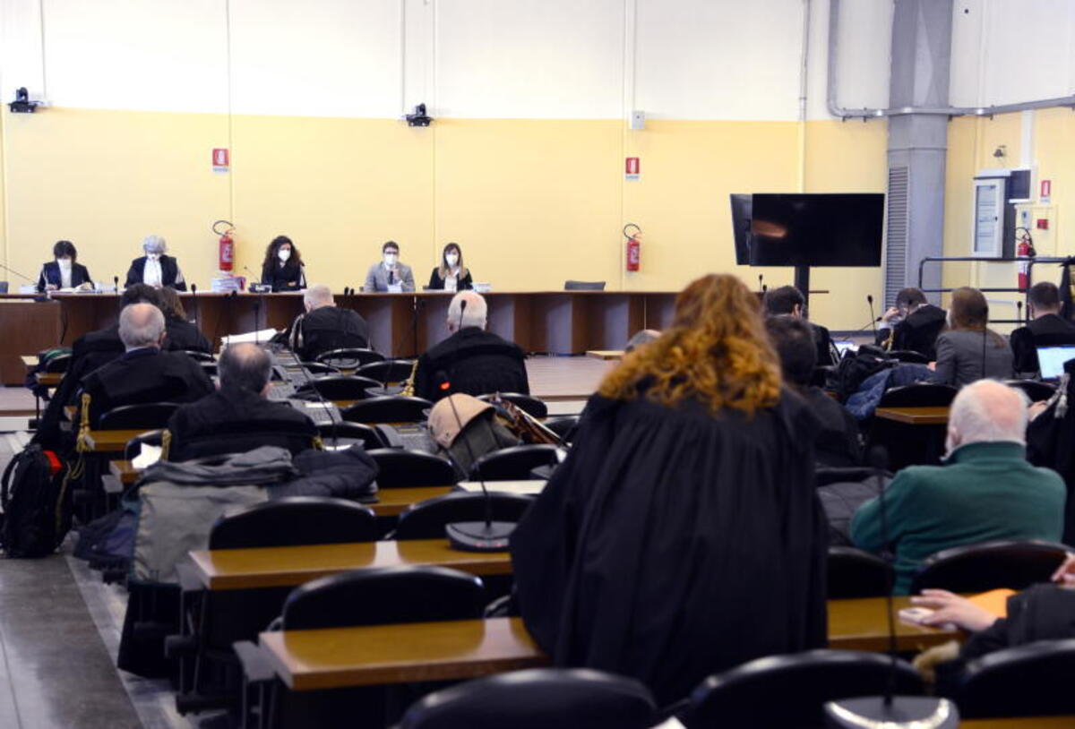 La pm dell’omicidio Meredith e il marito indagati: regali, favori e spiate