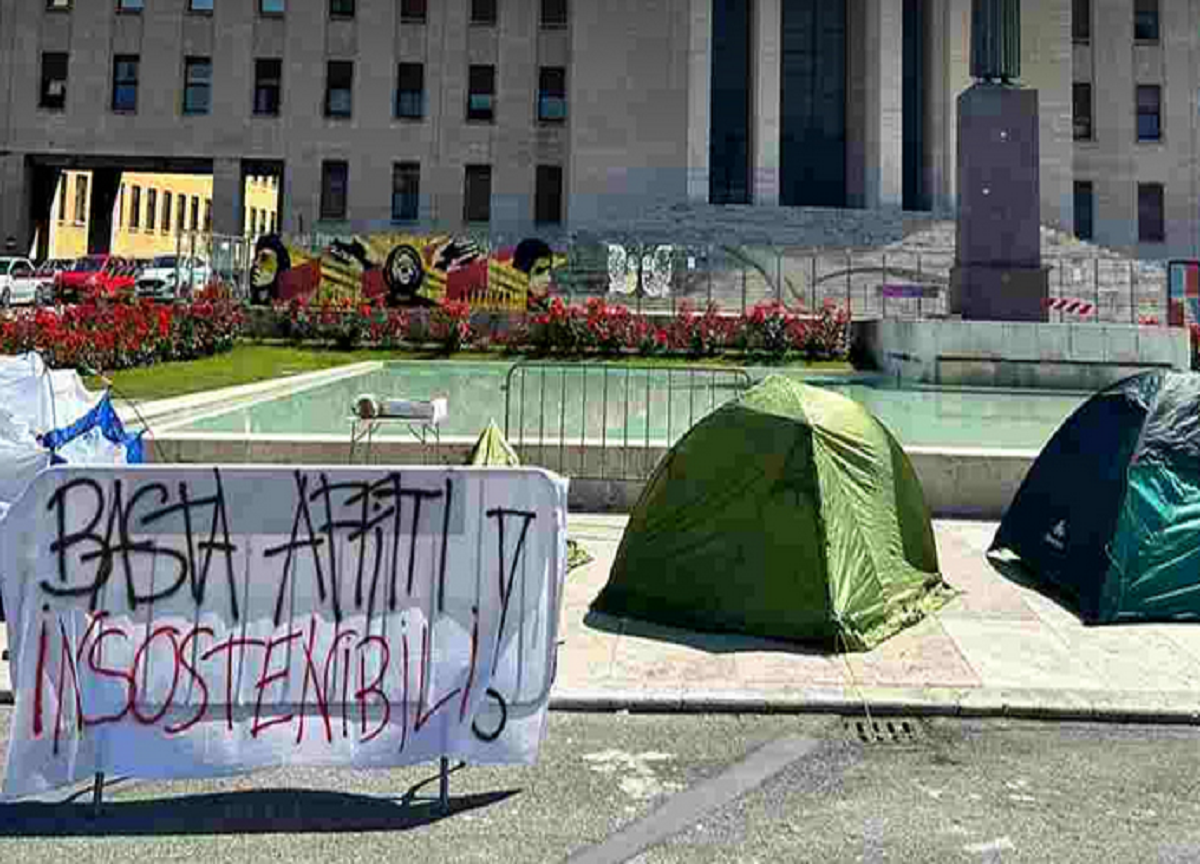 Caro affitti, la protesta delle tende divampa in Lombardia e in tutta Italia Caro affitti, la protesta delle tende divampa in Lombardia e in tutta Italia