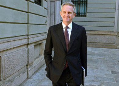 Mediobanca, l’utile vola ai massimi. Nagel: “I tassi scenderanno a fine anno”