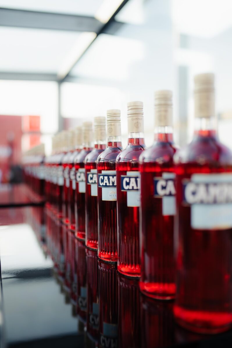 Galleria foto 'Campari, annunciato restyling della bottiglia ispirata a Milano' - foto 6