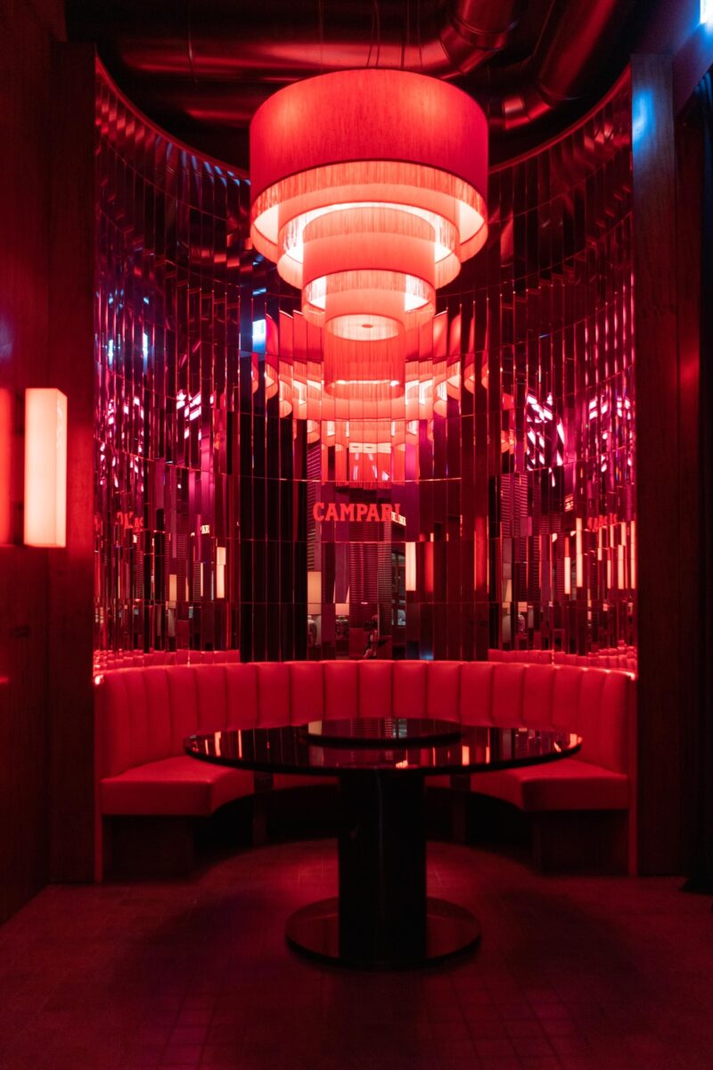 Galleria foto 'Campari, annunciato restyling della bottiglia ispirata a Milano' - foto 4