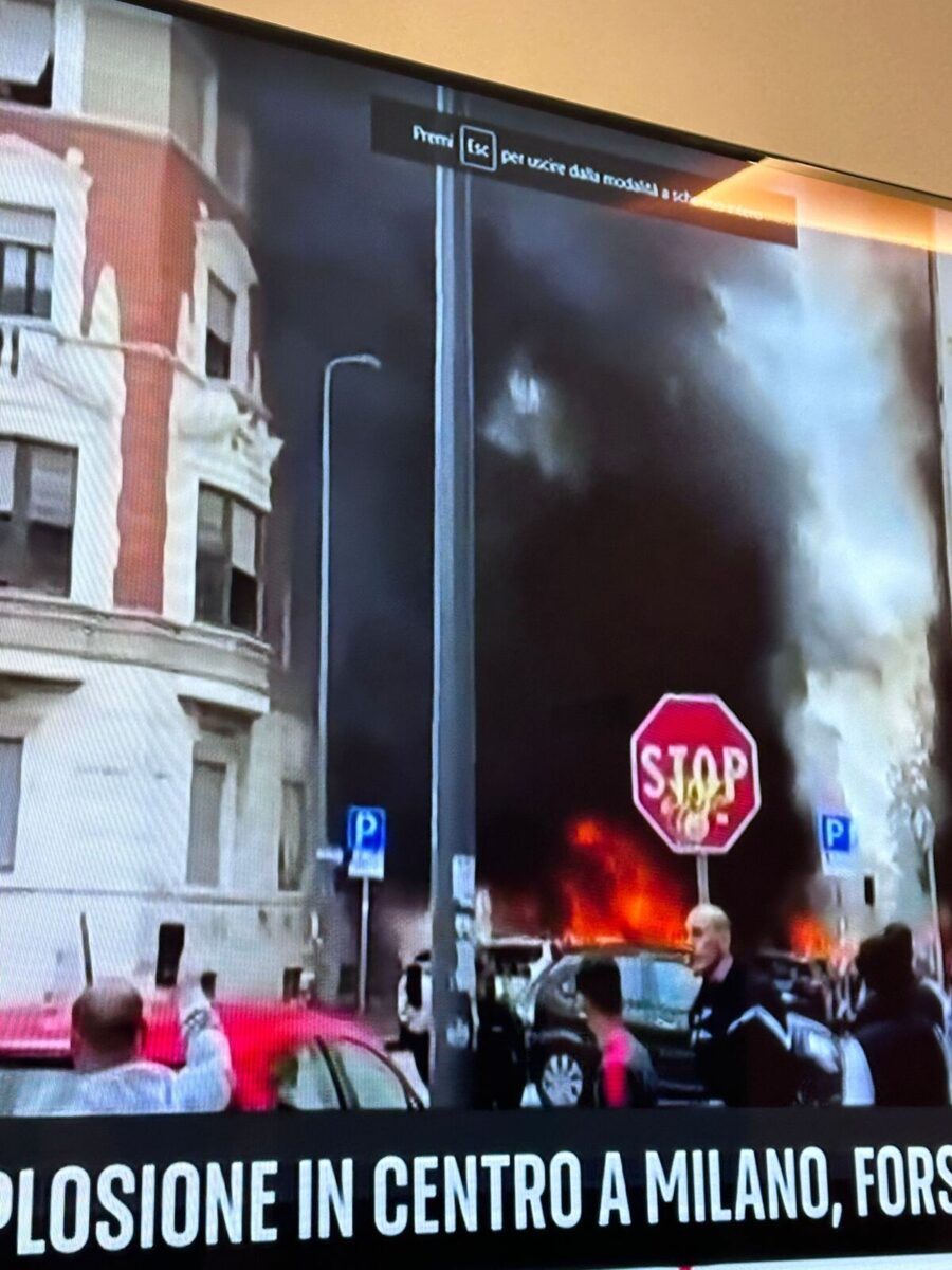 Esplosione a Milano, estinto l’incendio. Ferito l’autista del furgone Esplosione a Milano, estinto l’incendio. Ferito l’autista del furgone