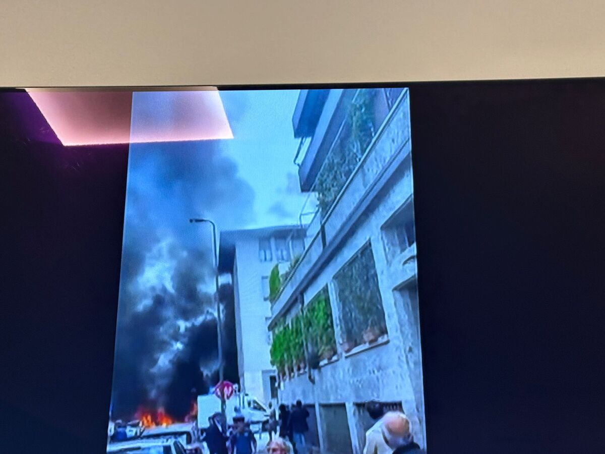Esplosione a Milano, estinto l’incendio. Ferito l’autista del furgone Esplosione a Milano, estinto l’incendio. Ferito l’autista del furgone