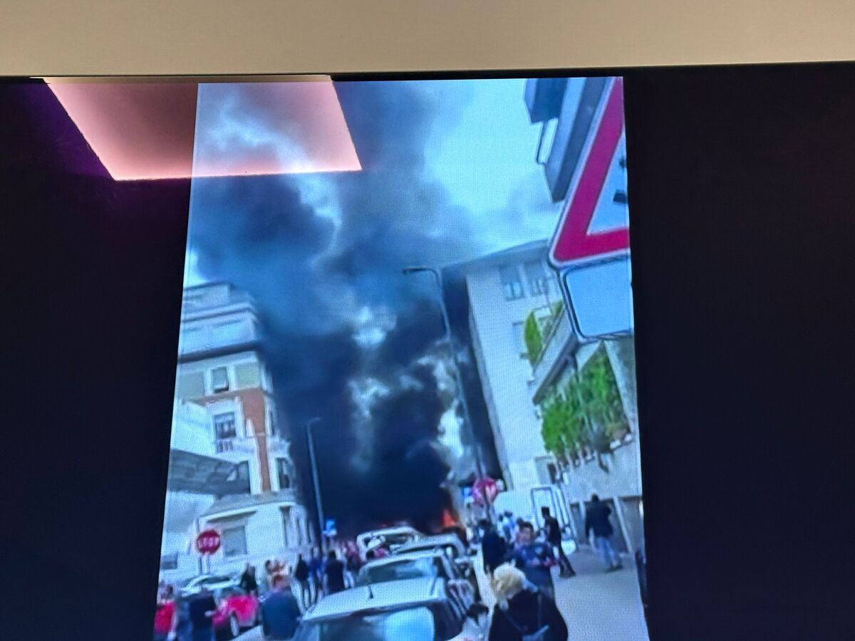 Esplosione a Milano, estinto l’incendio. Ferito l’autista del furgone Esplosione a Milano, estinto l’incendio. Ferito l’autista del furgone