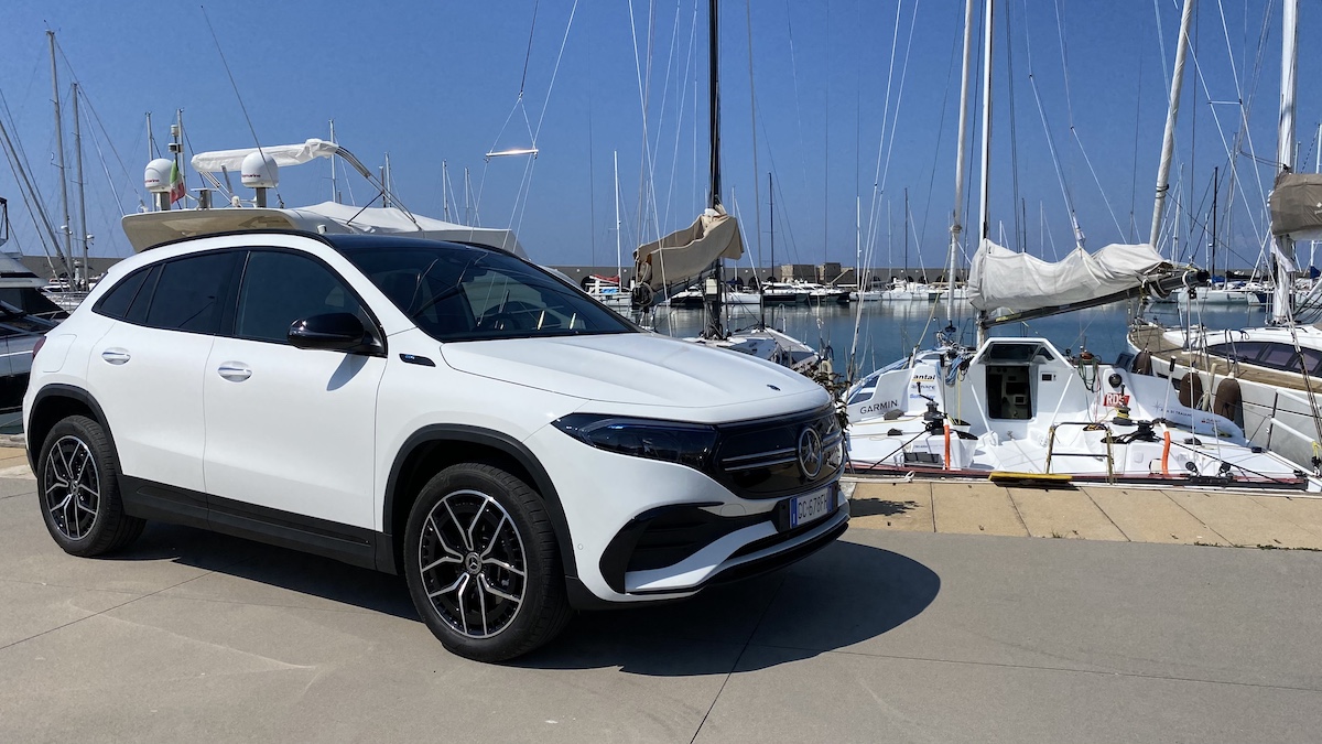 Mercedes EQA, il SUV elettrico che punta tutto sull’efficienza