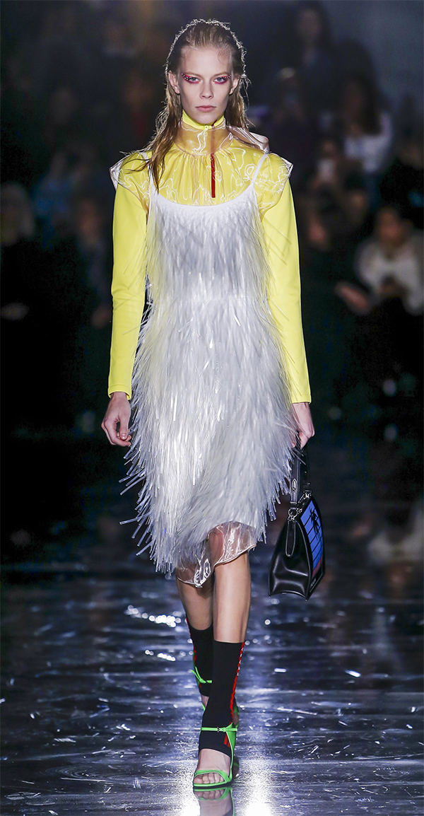Prada, la Cina mette le ali al lusso: nel trimestre ricavi a 1,1 mld Prada, la Cina mette le ali al lusso: nel trimestre ricavi a 1,1 mld
