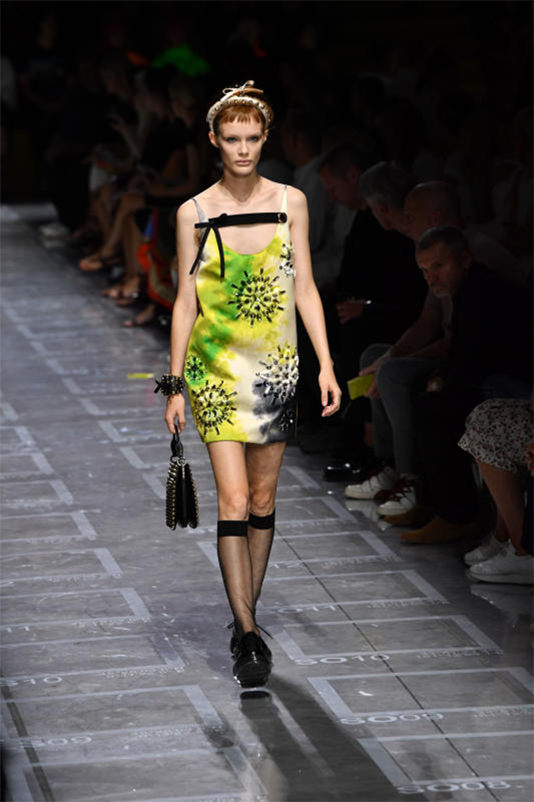 Prada, la Cina mette le ali al lusso: nel trimestre ricavi a 1,1 mld Prada, la Cina mette le ali al lusso: nel trimestre ricavi a 1,1 mld