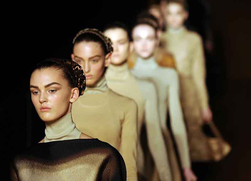 Prada, la Cina mette le ali al lusso: nel trimestre ricavi a 1,1 mld Prada, la Cina mette le ali al lusso: nel trimestre ricavi a 1,1 mld