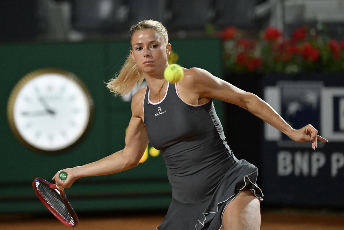 Camila Giorgi incanta Roma (super col gonnelino rosa!). E svela il sogno: “Vorrei…” Camila Giorgi incanta Roma (super col gonnelino rosa!). E svela il sogno: “Vorrei…”