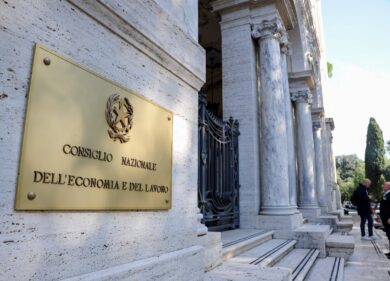 Renzi, al via la raccolta delle firme per abolire il Cnel