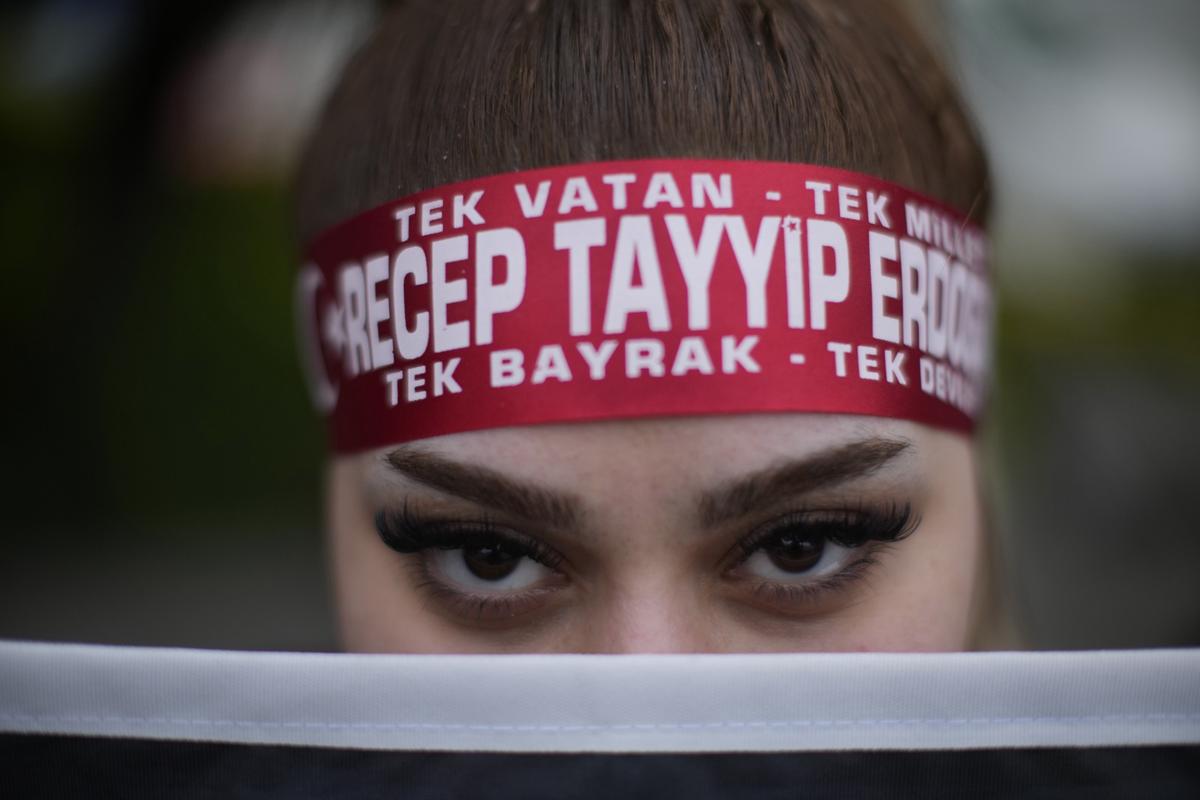 Elezioni Turchia, rivoluzione più lontana. Erdogan si prende il Parlamento Elezioni Turchia, rivoluzione più lontana. Erdogan si prende il Parlamento