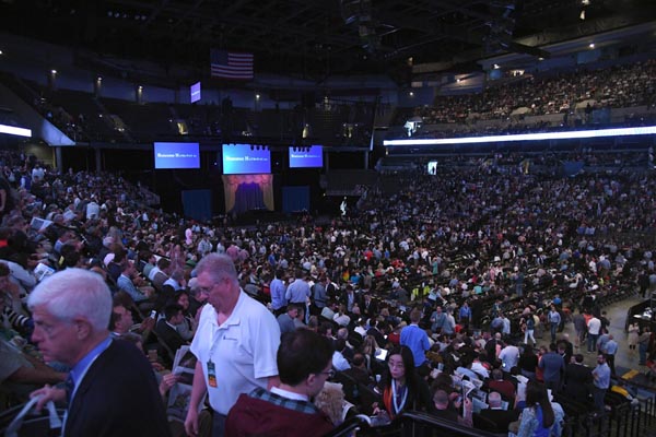 Warren Buffett incorona il suo erede: Greg Abel è il nuovo oracolo di Omaha