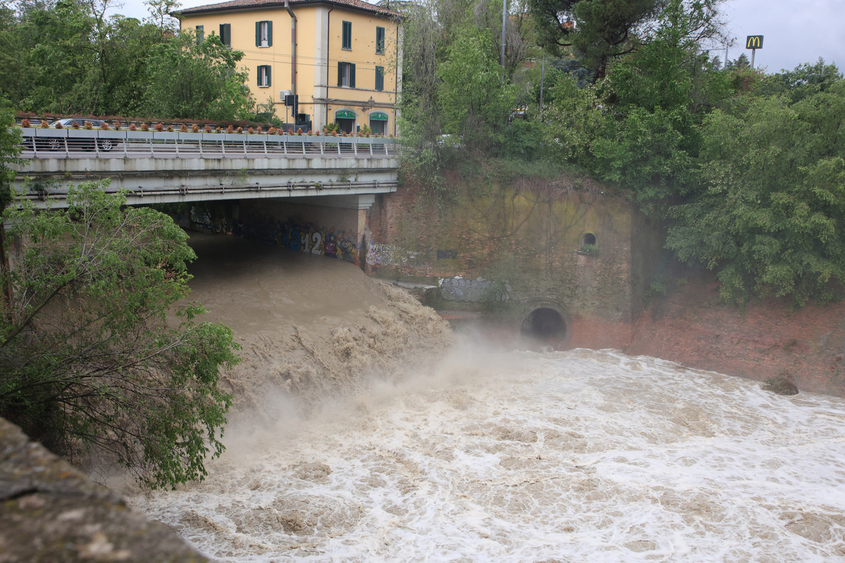 Maltempo, a Cesena esonda il fiume Savio. In Emilia evacuate 900 persone Maltempo, a Cesena esonda il fiume Savio. In Emilia evacuate 900 persone