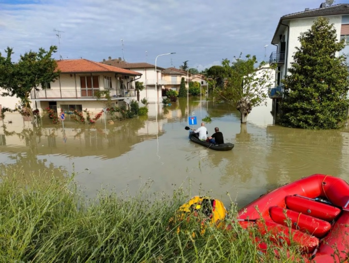 Maltempo, a Cesena esonda il fiume Savio. In Emilia evacuate 900 persone Maltempo, a Cesena esonda il fiume Savio. In Emilia evacuate 900 persone