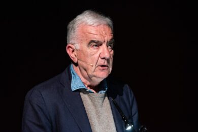 Gene Gnocchi porta la politica a teatro: “Ecco cos’è il Movimento del nulla”