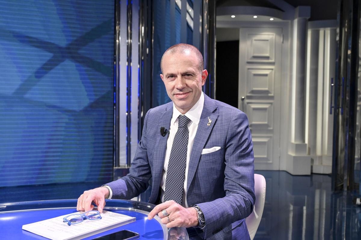 Premierato, la Lega mette i paletti: “Ok ma solo con pesi e contrappesi” Premierato, la Lega mette i paletti: “Ok ma solo con pesi e contrappesi”