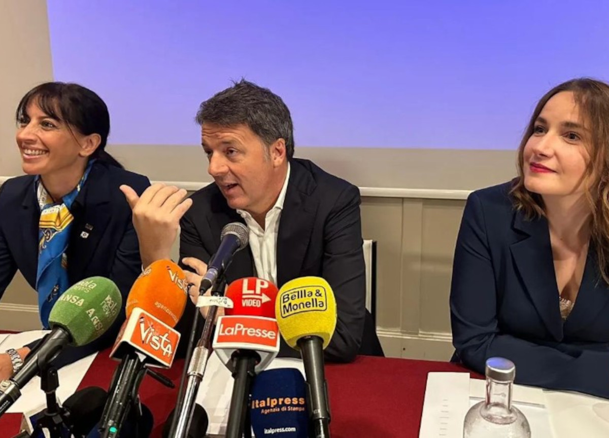 Calenda apre il Riformista e scopre che due lo lasciano per Renzi: “Scippo” Calenda apre il Riformista e scopre che due lo lasciano per Renzi: “Scippo”