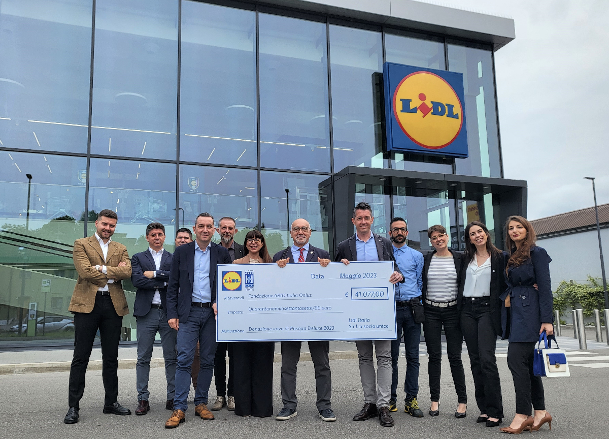 Lidl Italia dona oltre 40mila euro a Fondazione ABIO Lidl Italia dona oltre 40mila euro a Fondazione ABIO
