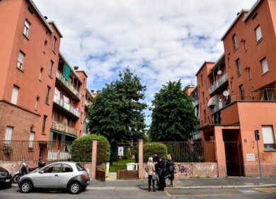 Casa popolare con 100mila euro di reddito: Rocca denuncia lo scandalo a Roma