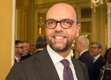 Alfano, il ritorno del “delfino”. Un ruolo da tramite tra governo e Vaticano
