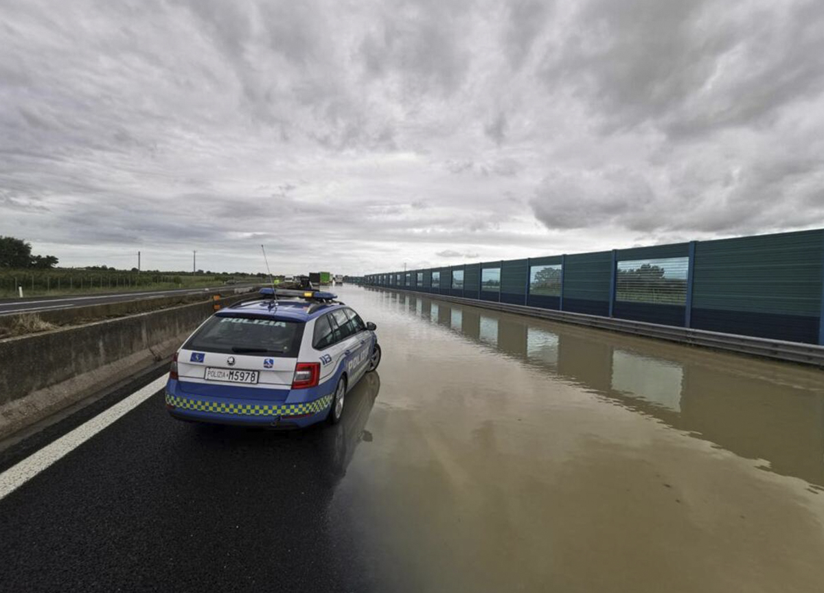 Maltempo, tempesta e morte in Emilia-Romagna. Tredicimila persone evacuate Maltempo, tempesta e morte in Emilia-Romagna. Tredicimila persone evacuate