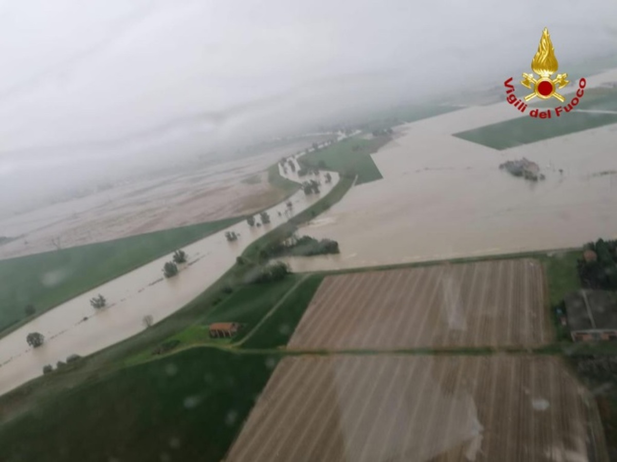 Maltempo, tempesta e morte in Emilia-Romagna. Tredicimila persone evacuate Maltempo, tempesta e morte in Emilia-Romagna. Tredicimila persone evacuate