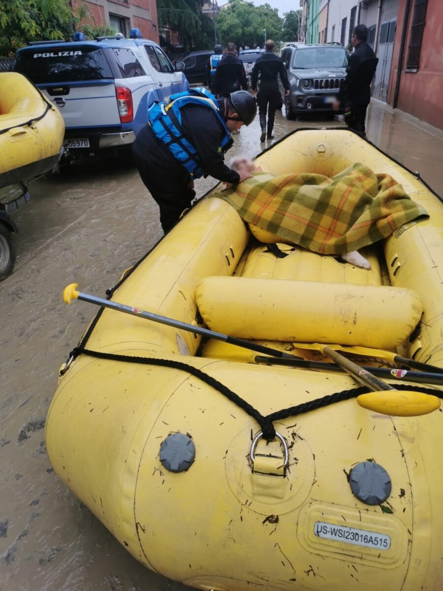 Maltempo, tempesta e morte in Emilia-Romagna. Tredicimila persone evacuate Maltempo, tempesta e morte in Emilia-Romagna. Tredicimila persone evacuate