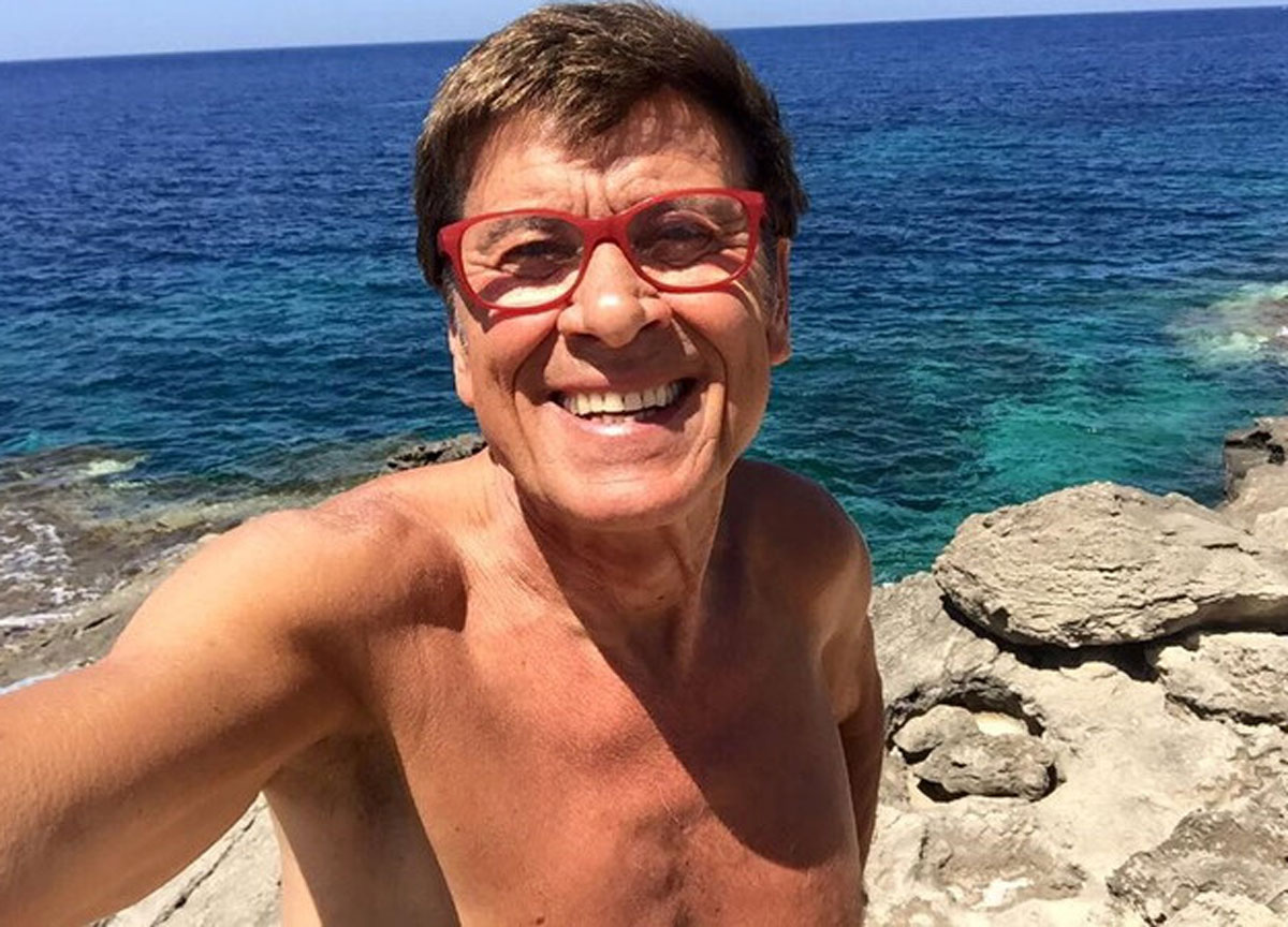 Selfie al sole, parte la stagione da paura: ”Danni alla retina”, l’allarme Selfie al sole, parte la stagione da paura: ”Danni alla retina”, l’allarme