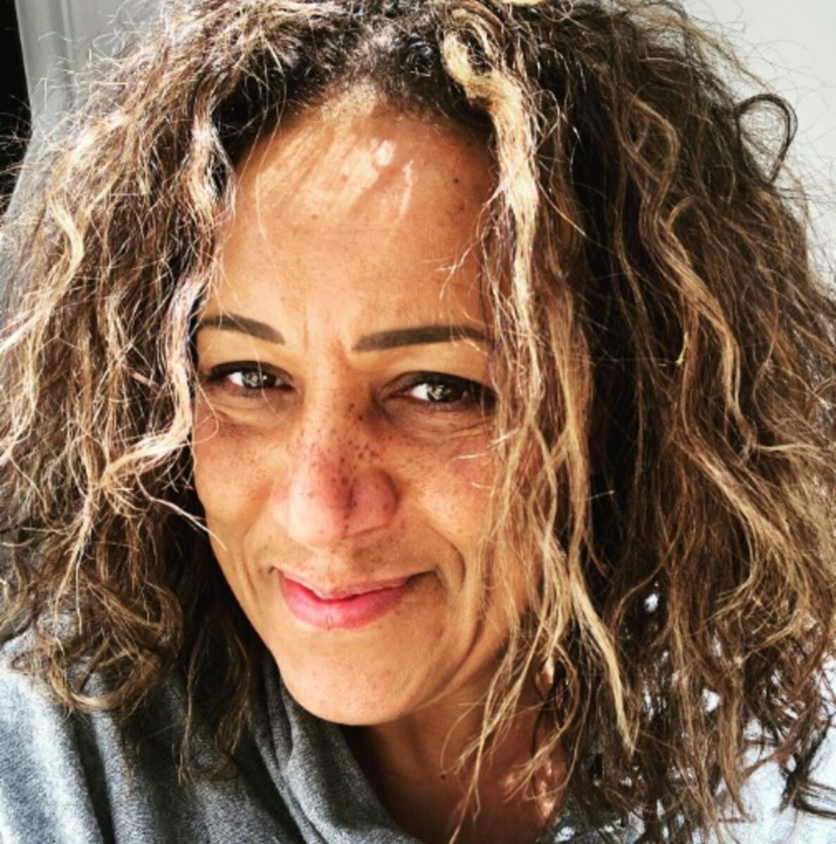 Venezia, visto negato ai collaboratori africani di Lesley Lokko: caso politico Venezia, visto negato ai collaboratori africani di Lesley Lokko: caso politico
