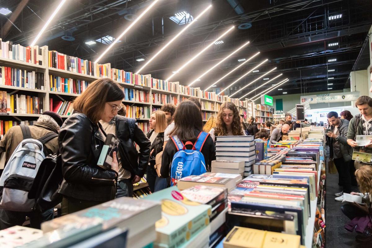 Salone del Libro, boom di visite. Ma calano i lettori in Italia. Il caso Salone del Libro, boom di visite. Ma calano i lettori in Italia. Il caso
