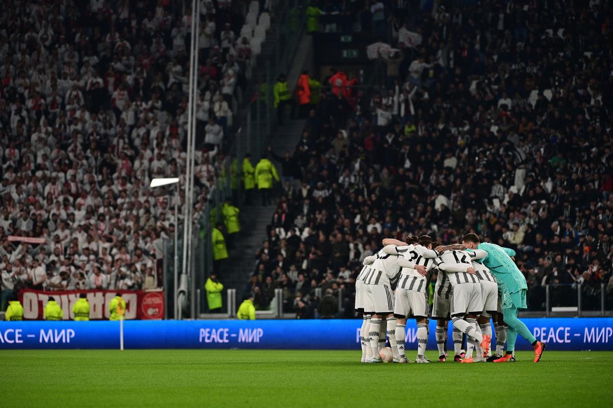 Manovra stipendi, deferita la Juventus per violazione lealtà sportiva Manovra stipendi, deferita la Juventus per violazione lealtà sportiva