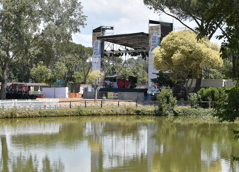 Villa Ada trasformata in discoteca. “Il parco privato da 35 euro a persona”