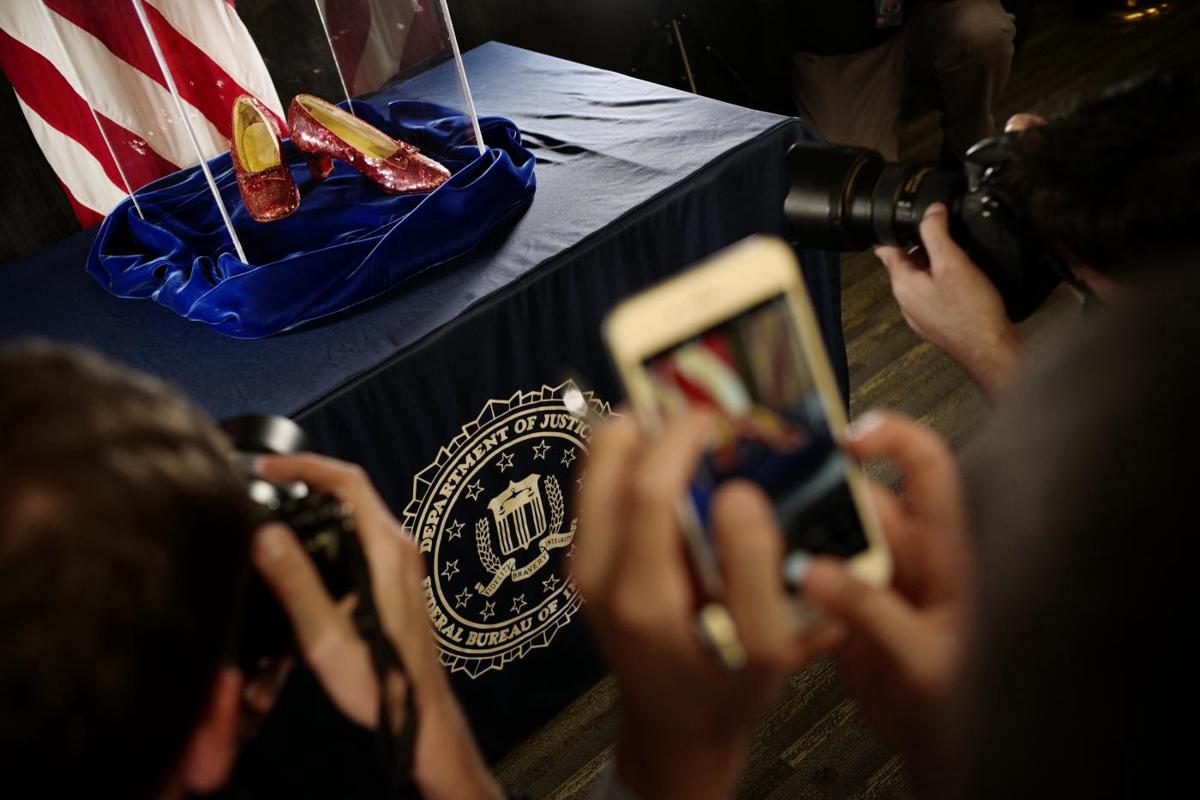 Usa, Fbi nella bufera: ha spiato illegalmente migliaia di cittadini americani Usa, Fbi nella bufera: ha spiato illegalmente migliaia di cittadini americani