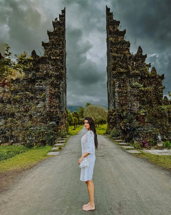 Valentina Vignali in perizoma nel mare di Bali. “The body, statuaria”. FOTO Valentina Vignali in perizoma nel mare di Bali. “The body, statuaria”. FOTO