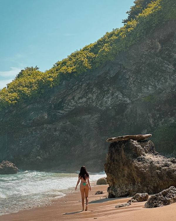 Valentina Vignali in perizoma nel mare di Bali. “The body, statuaria”. FOTO Valentina Vignali in perizoma nel mare di Bali. “The body, statuaria”. FOTO