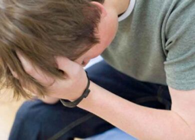 Beve acqua senza permesso, bimbo massacrato di botte: condannato il patrigno