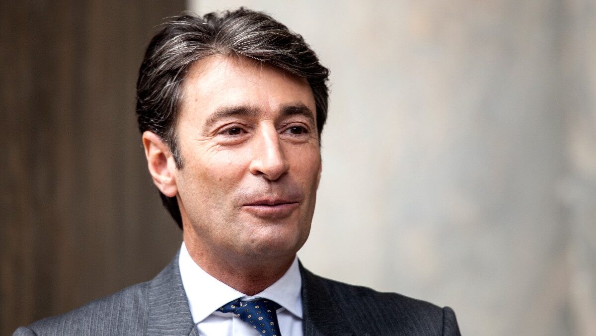 Milo Infante lascia la Rai per Mediaset, consegnata la lettera di dimissioni Milo Infante lascia la Rai per Mediaset, consegnata la lettera di dimissioni