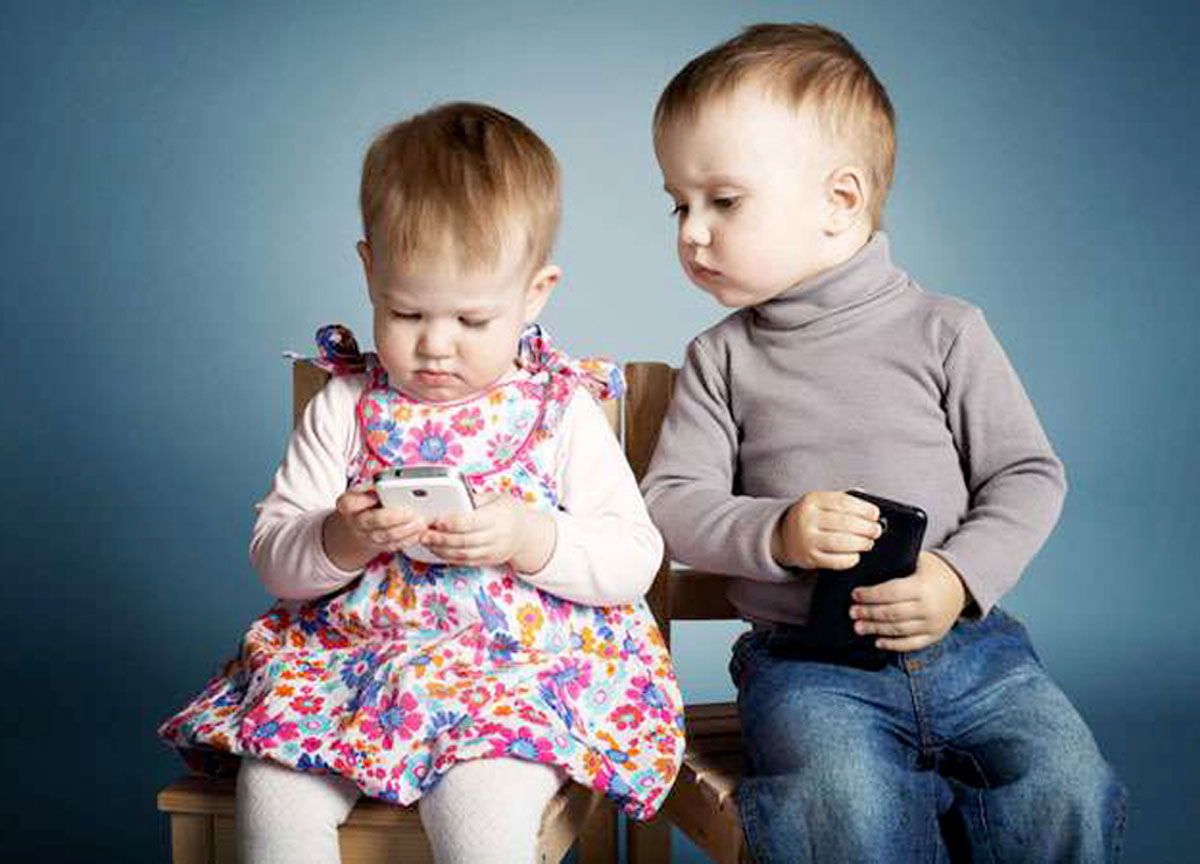 I bambini non dormono più: smartphone e play provocano disturbi del sonno