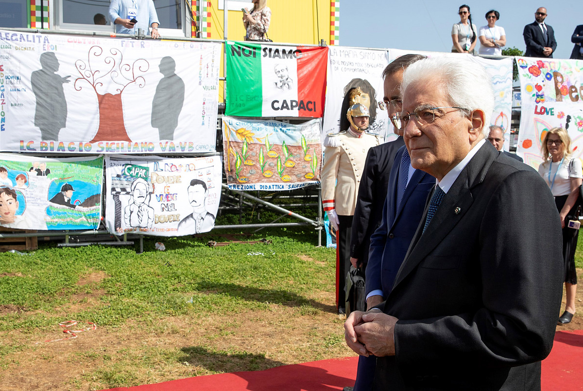 Mattarella, omaggio a Falcone: “La mafia è un cancro, ma non è invincibile” Mattarella, omaggio a Falcone: “La mafia è un cancro, ma non è invincibile”