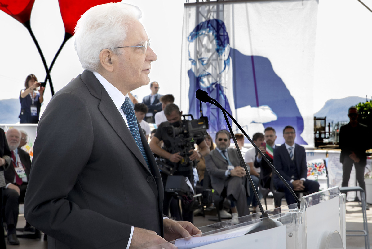Mattarella, omaggio a Falcone: “La mafia è un cancro, ma non è invincibile” Mattarella, omaggio a Falcone: “La mafia è un cancro, ma non è invincibile”